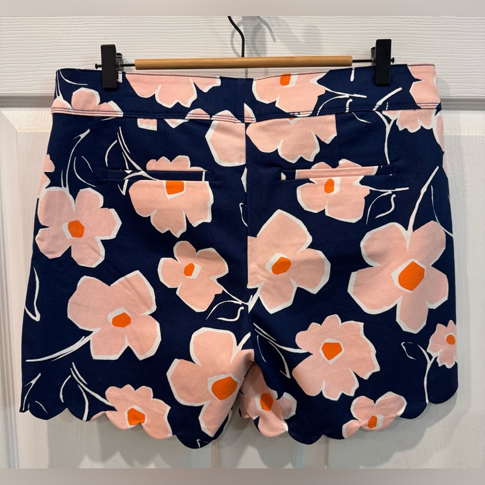 Isaac Mizrahi Womens Size 12 Navy Blue Pink Floral Scalloped Hem Shorts - Picture 2 of 9